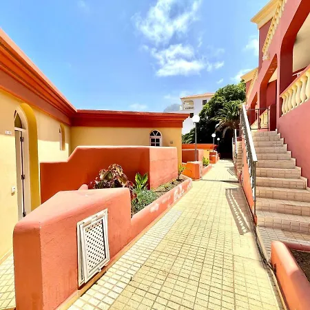 Apartment With Ocean Views And Huge Pool In San Eugenio Alto Lägenhet