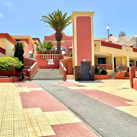 Apartment With Ocean Views And Huge Pool In San Eugenio Alto Lägenhet