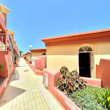 Lägenhet Apartment With Ocean Views And Huge Pool In San Eugenio Alto