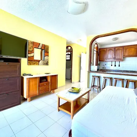 Apartment With Ocean Views And Huge Pool In San Eugenio Alto Lägenhet