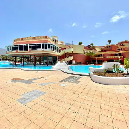 Apartment With Ocean Views And Huge Pool In San Eugenio Alto Apartment *
