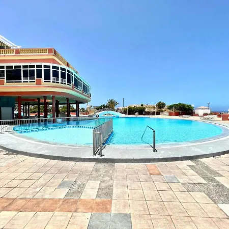 Apartment With Ocean Views And Huge Pool In San Eugenio Alto