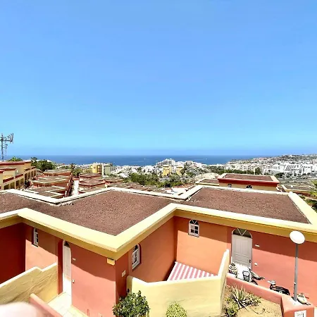 Apartment With Ocean Views And Huge Pool In San Eugenio Alto